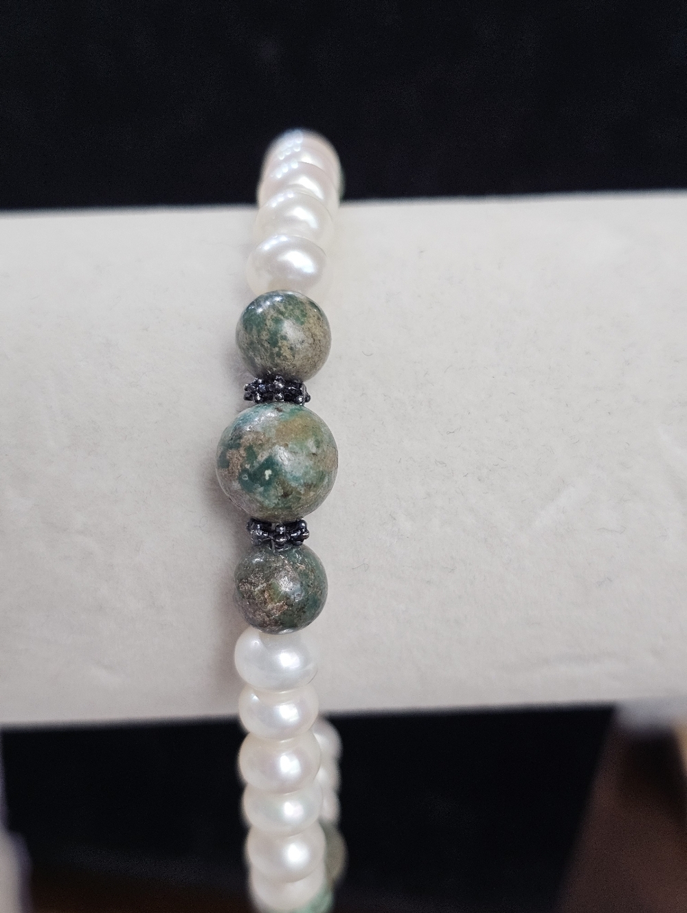 Freshwater Pearls and Kambaba Jasper Bead Bracelet Adjustable up to 7 3/4 Inches - Picture 3 of 8